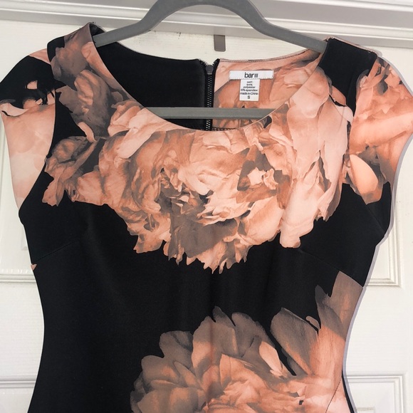 Dress - Picture 2 of 7